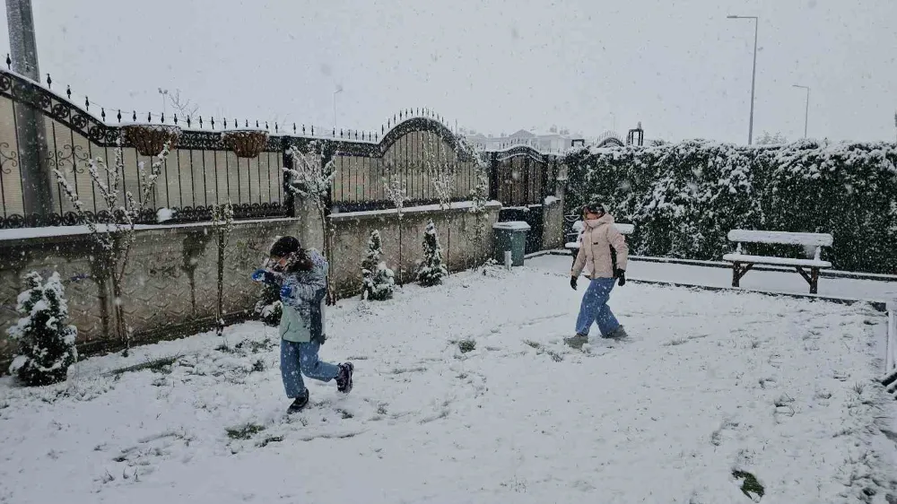 Kayseri’de lapa lapa kar yağdı