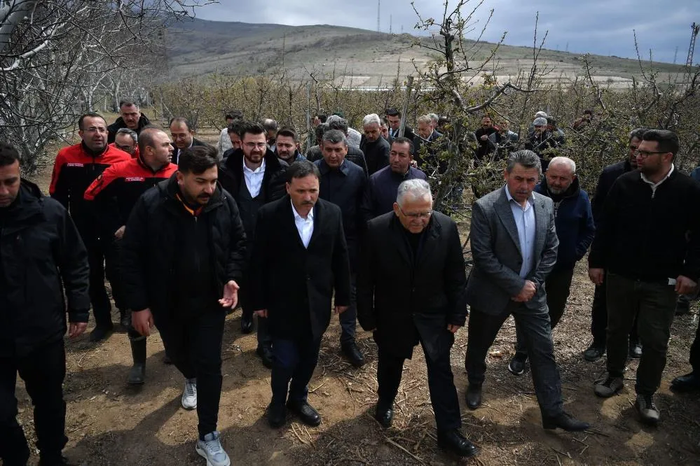 Başkan Büyükkılıç, zirai dondan etkilenen üreticileri yalnız bırakmadı