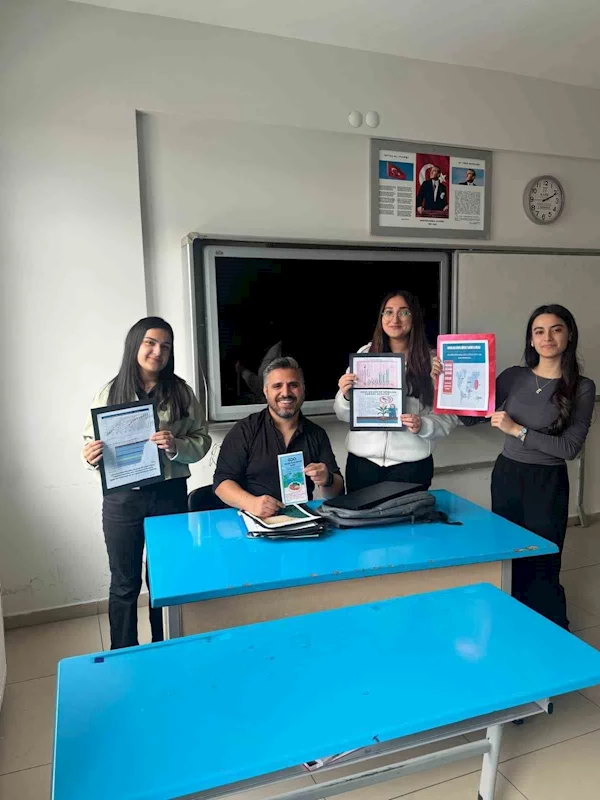 Şehit Nazmi Anadolu Lisesi, münazara yarışmasında yarı finale yükseldi
