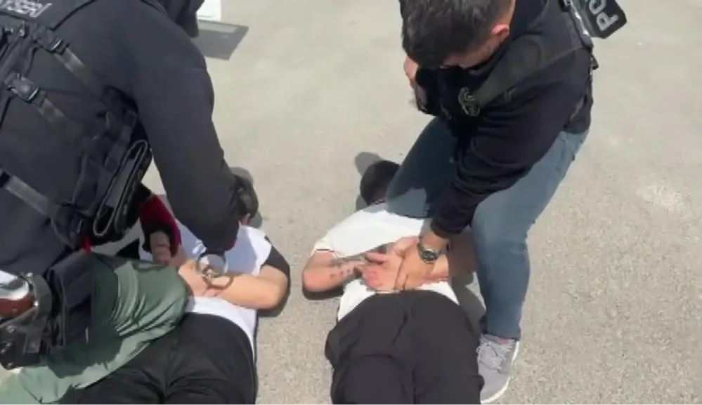 Aracın tabanında 1 kilo 706 gram uyuşturucu madde ele geçirildi