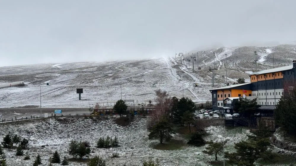 Erciyes’te Nisan sonu kar yağışı etkili oldu