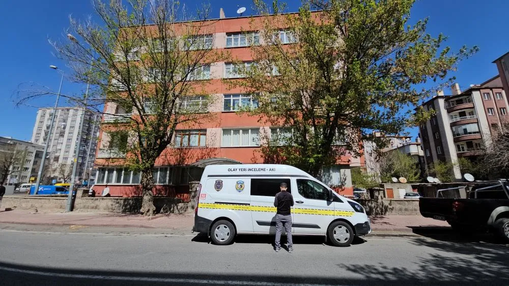 Merdivenden düşen şahıs ağır yaralandı
