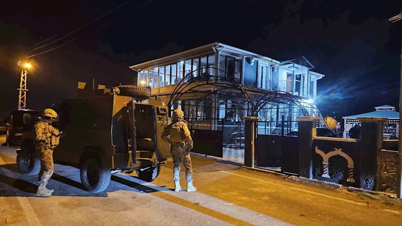 Polise silah gösteren şahsı yakalamak için operasyon düzenlendi
