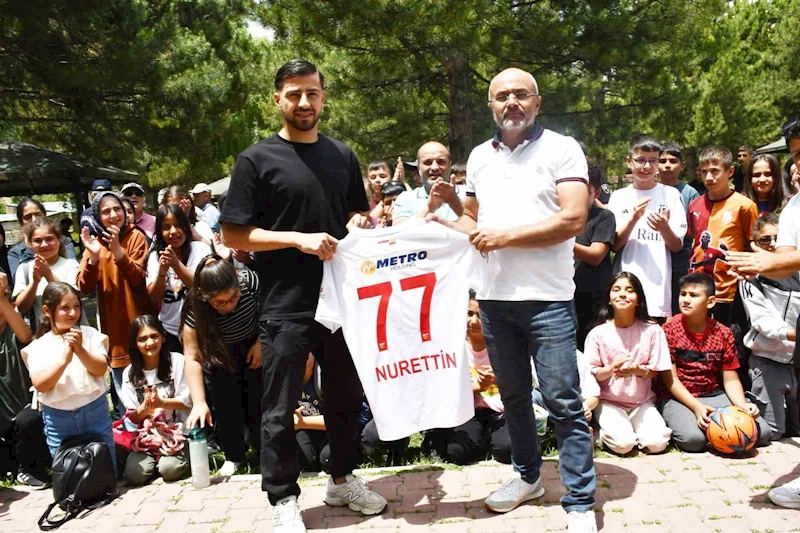 Nurettin Korkmaz öğrencilerle bir araya geldi
