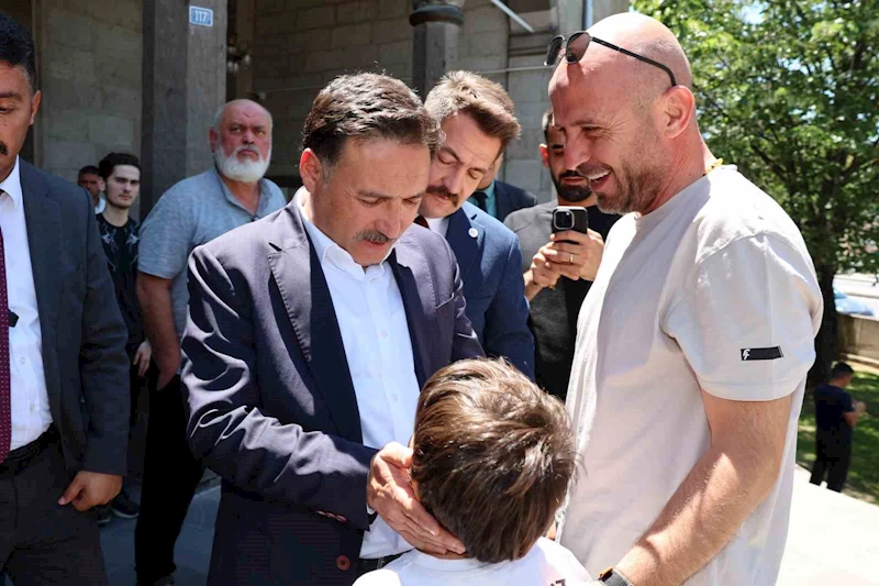 Vali Çiçek, mahalle ziyaretlerine devam ediyor
