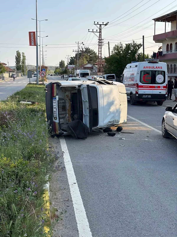 Otomobil takla attı: 3 yaralı
