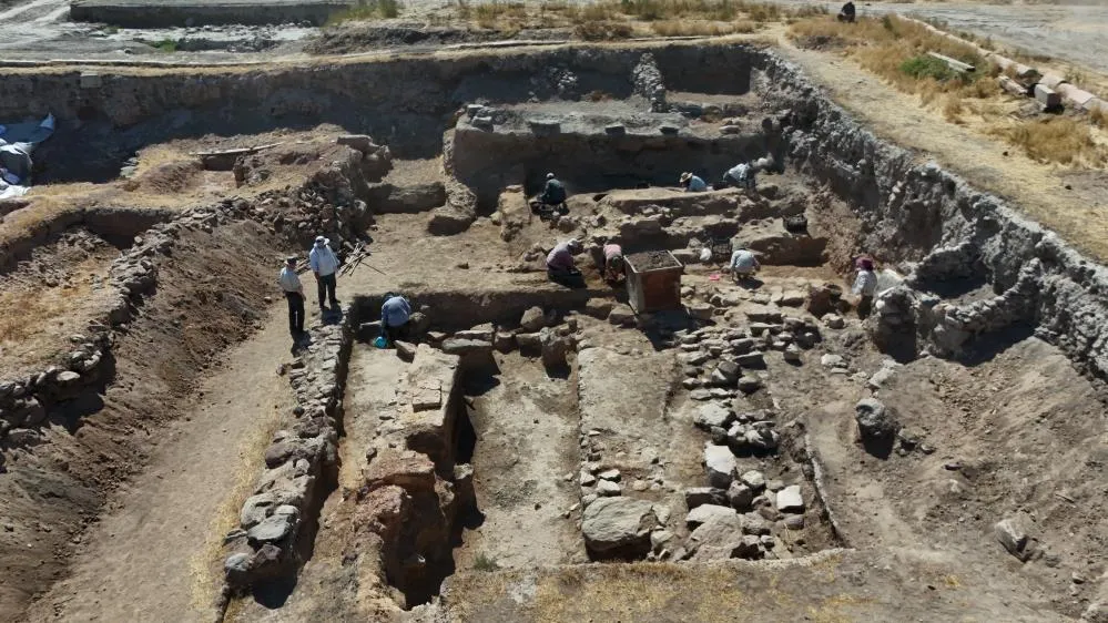 4 bin yıllık Kültepe’de yeni evler bulundu