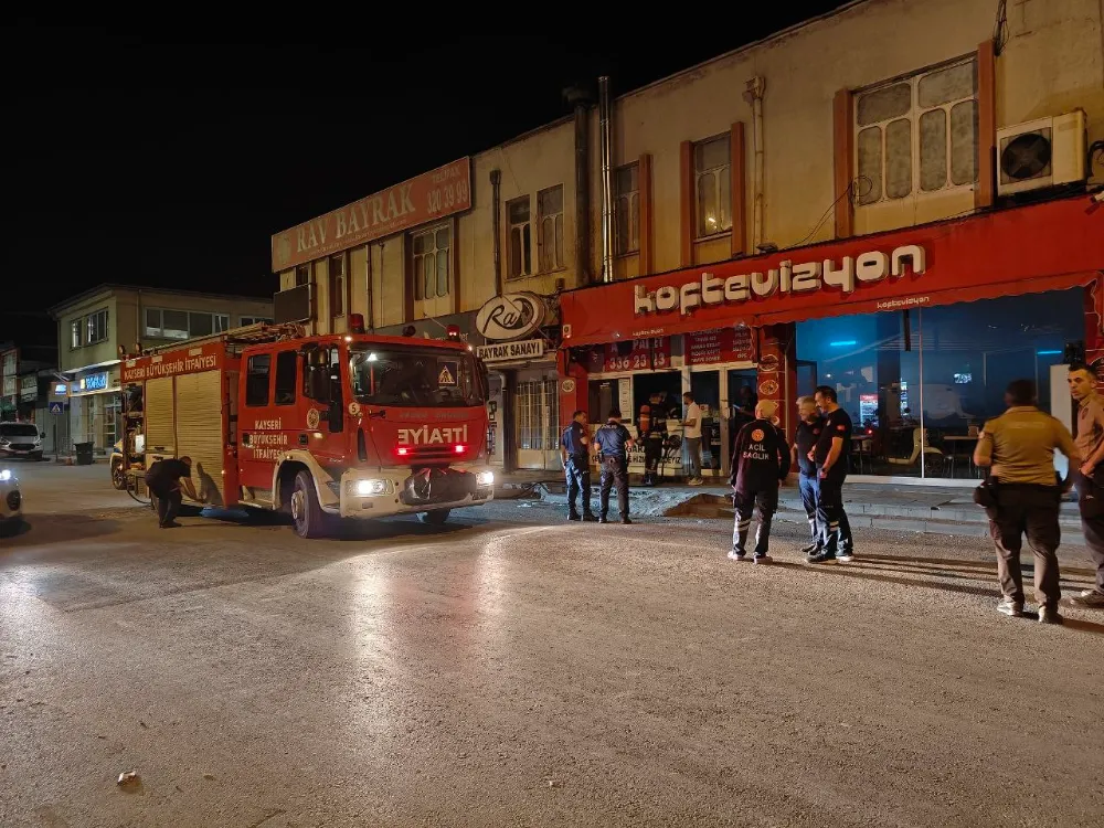 Ocaktaki köz iş yerinde yangın çıkardı