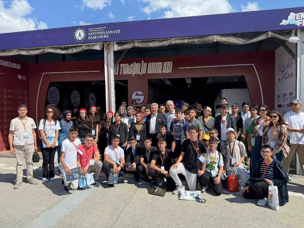 Başkan Palancıoğlu Havacılık Lisesi öğrencileri ile TEKNOFEST’İ ziyaret etti